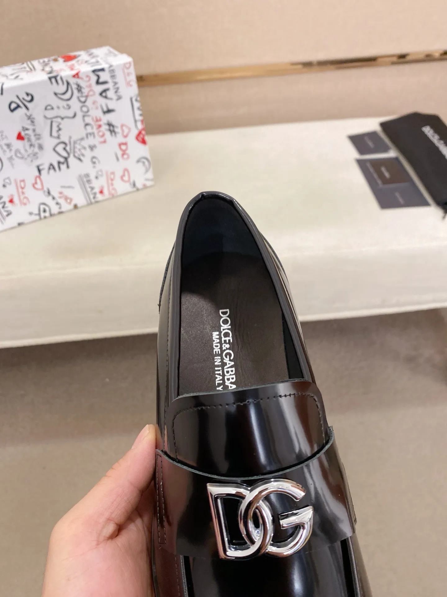 Men's clothing and shoes💰 520💰🌲DG top-notch🔍🔍men's new leather shoes🚹sold at the same time⚠The uppers are imported cowhide from Italy, the entire imported cowhide lining, and imported accessories💪💪, completely 1⃣️ vs. 1⃣️🇮🇹 💪💪, ⚠Sole: The original sole is specially provided by the original factory, the exclusive movable molded sole is super comfortable, ⚠Original factory follow-up goods, 🔍🔍high quality, can be entered and exited at will, welcome to compare ⚠Size number: 38-44. Can be customized 45 non-returnable